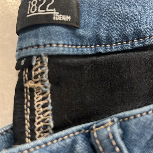 Women’s size 6 straight leg skinny jeans - Picture 2 of 4